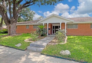 3641 Deal St in Houston, TX - Foto de edificio - Building Photo