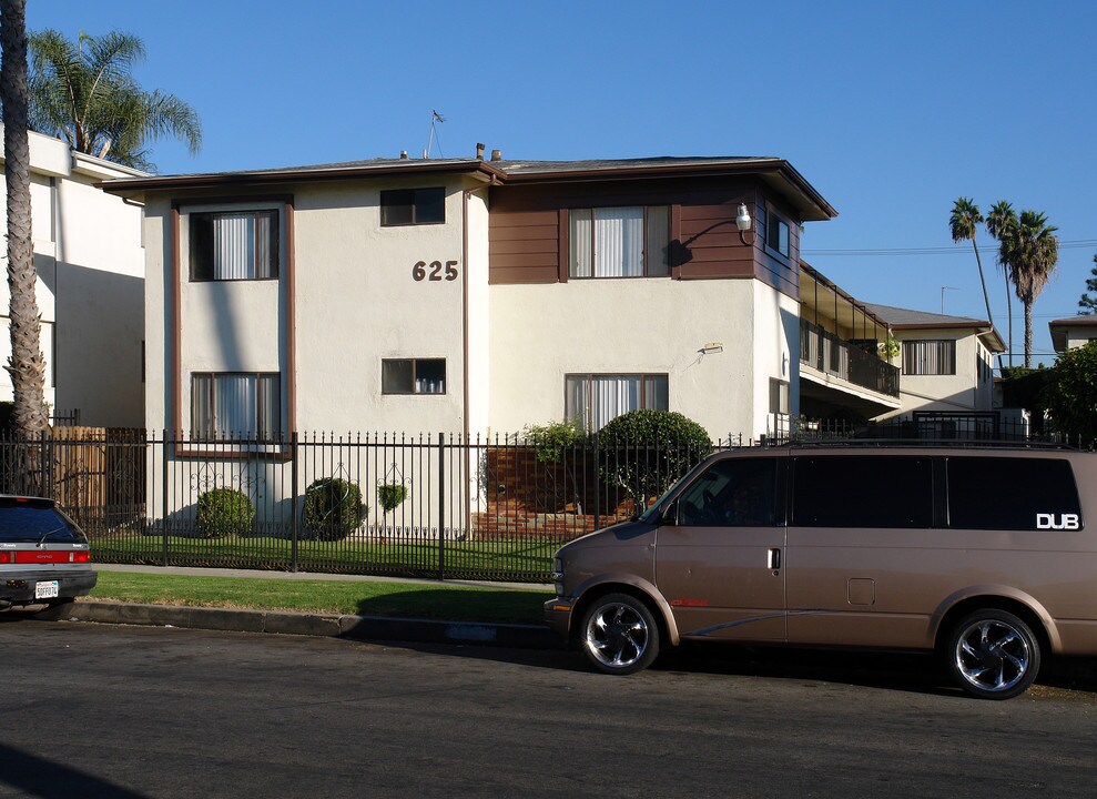 625 E 99th St in Inglewood, CA - Building Photo