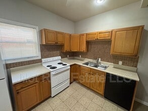 1366 Clermont Ave in East Point, GA - Building Photo - Building Photo