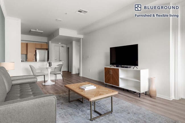1724 Highland Ave in Los Angeles, CA - Building Photo - Building Photo
