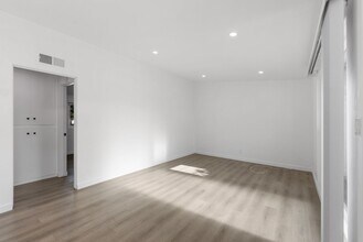 Bayside Drive Complex in Corona Del Mar, CA - Foto de edificio - Interior Photo