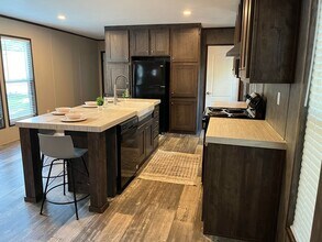 111 Peggy St in Conroe, TX - Foto de edificio - Building Photo