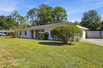 6431 NW 33rd Terrace in Gainesville, FL - Building Photo - Building Photo