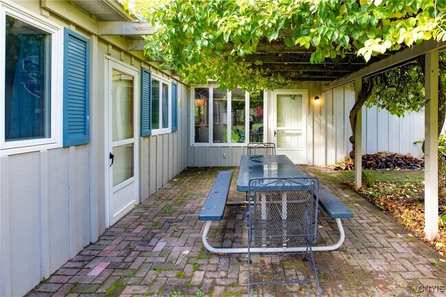 35 Lakeview Cir in Skaneateles, NY - Building Photo - Building Photo