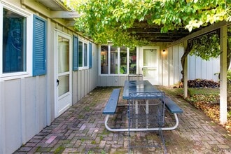 35 Lakeview Cir in Skaneateles, NY - Building Photo - Building Photo