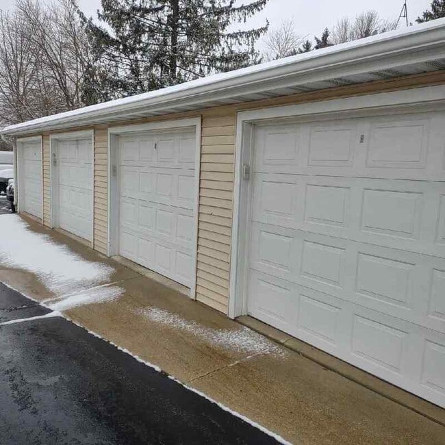 2528 Camelot Blvd in Sheboygan, WI - Building Photo - Building Photo