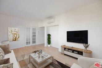 1201 N Crescent Heights Blvd in West Hollywood, CA - Foto de edificio - Building Photo