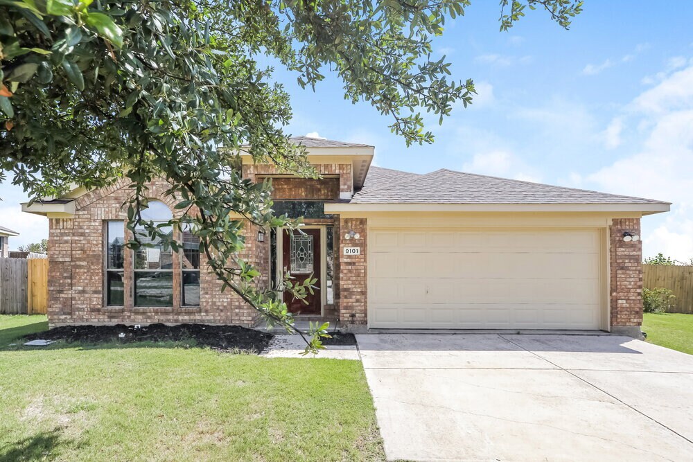 9101 Prairie Hen Dr in Fort Worth, TX - Building Photo