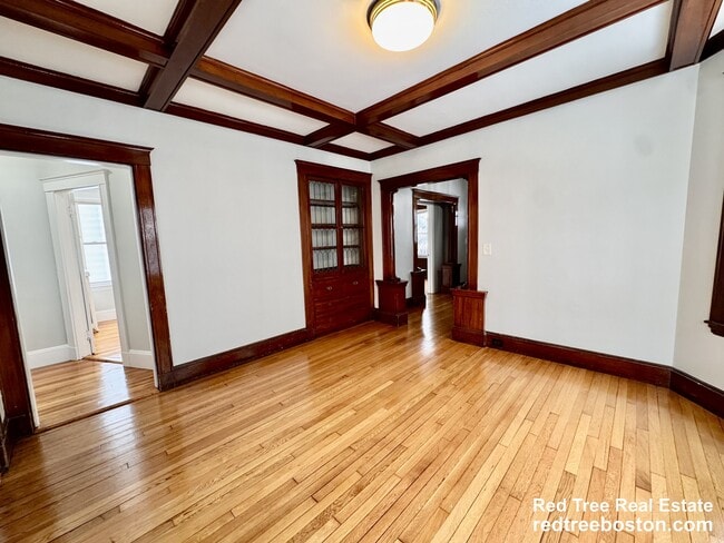 129 Redlands Rd in Boston, MA - Foto de edificio - Building Photo