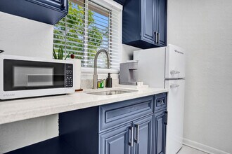 101 Lucerne Ave, Unit SI FL2-ID1504075P in Lake Worth Beach, FL - Foto de edificio - Building Photo