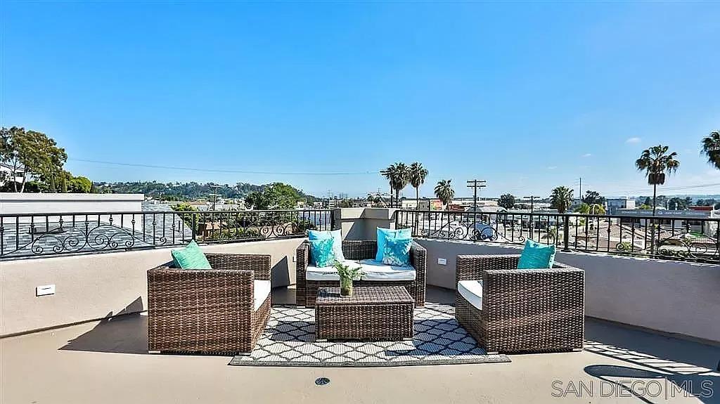 5051 Savannah St in San Diego, CA - Building Photo