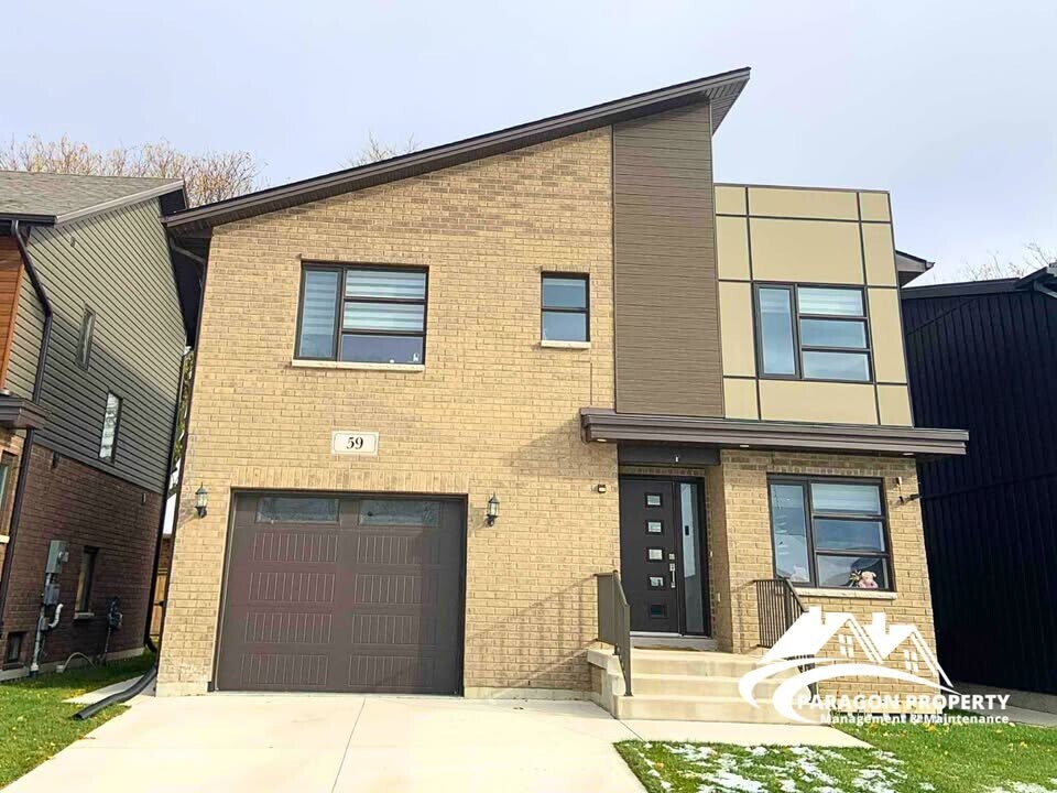 59 Churchill St in Chatham, ON - Building Photo