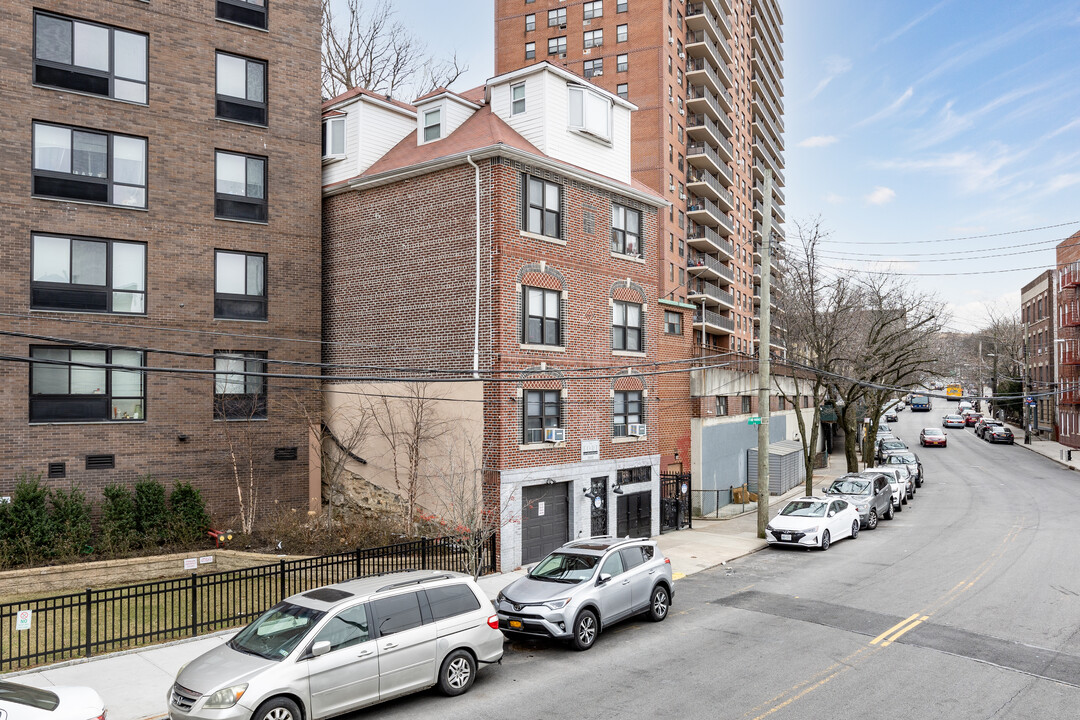 3446 Fort Independence St in Bronx, NY - Foto de edificio