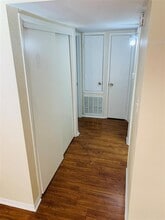 16111 Aspenglenn Dr in Houston, TX - Building Photo - Building Photo