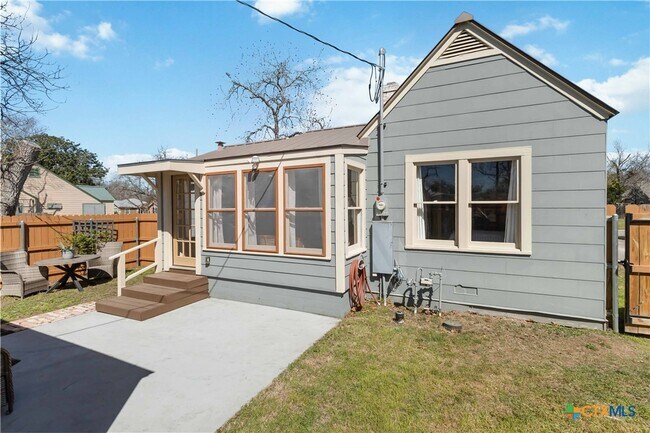803 Bismark St in Seguin, TX - Building Photo - Building Photo