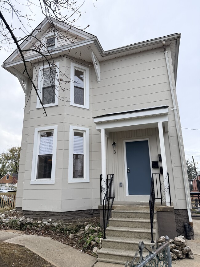 3 E Overlea Ave, Unit 2