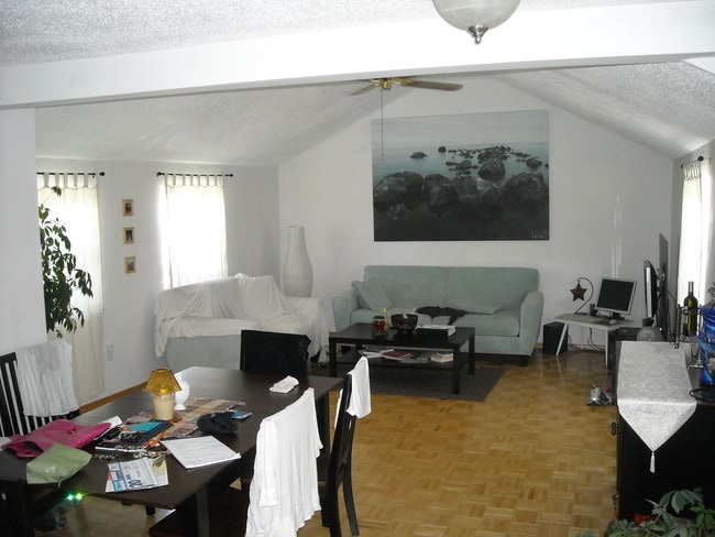 15 Center St, Unit 2 in Windsor Locks, CT - Foto de edificio - Building Photo