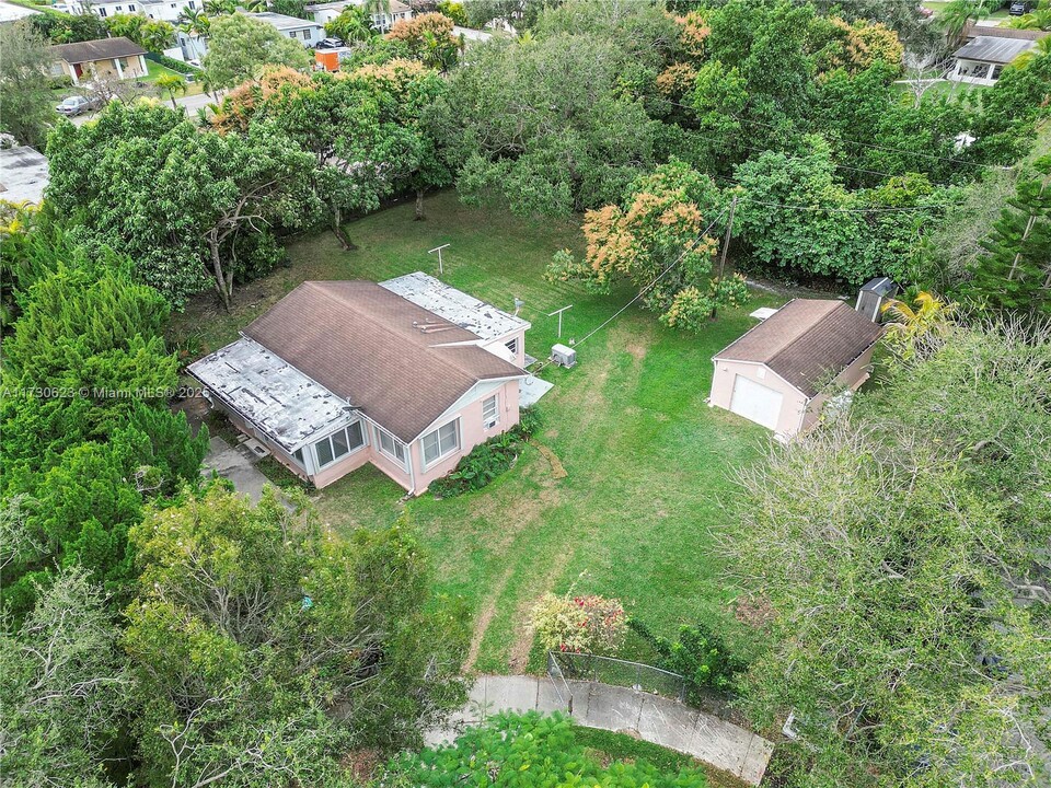 6720 SW 49th Terrace in Miami, FL - Building Photo