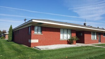 7213 Dale, Unit 1-2 in Center Line, MI - Building Photo