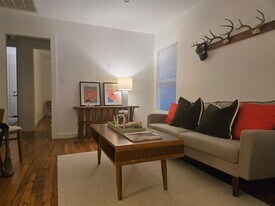 1307 Deloney St in Austin, TX - Building Photo