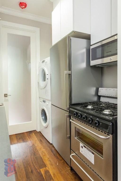 property at 16 E 116th St