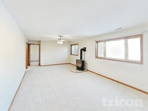 8009 Delano Way in Inver Grove Heights, MN - Building Photo - Building Photo