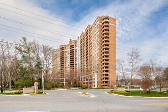 Grosvenor Park in Rockville, MD - Building Photo - Building Photo
