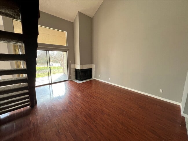 8479 Sands Point Dr in Houston, TX - Building Photo - Building Photo