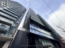 28 Wellesley St E in Toronto, ON - Building Photo