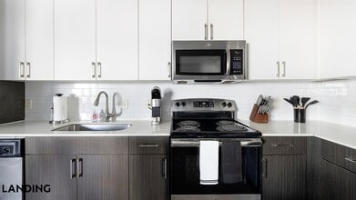 1001 S Center St in Arlington, TX - Foto de edificio - Building Photo