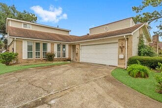 606 Pinebrook Ln in Baytown, TX - Foto de edificio - Building Photo