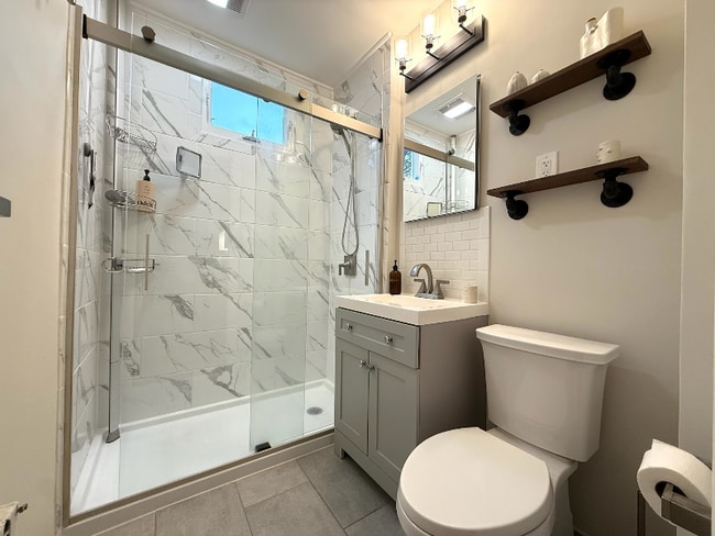 37 Lindale Ave in Dedham, MA - Building Photo - Building Photo