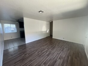 2856 Del Paso Blvd in Sacramento, CA - Building Photo - Building Photo