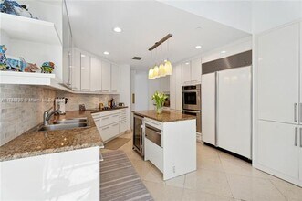 10225 Collins Ave-Unit -10225 Collins Ave appt 904 in Bal Harbour, FL - Building Photo - Building Photo