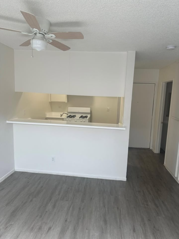 1132 Wilmington Blvd, Unit 115 in Los Angeles, CA - Building Photo - Building Photo