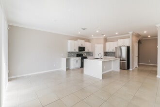 8982 Pleasant Woods Dr in Land O Lakes, FL - Foto de edificio - Building Photo