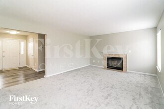 6955 Autumn Glen Dr in West Chester Township, OH - Foto de edificio - Building Photo