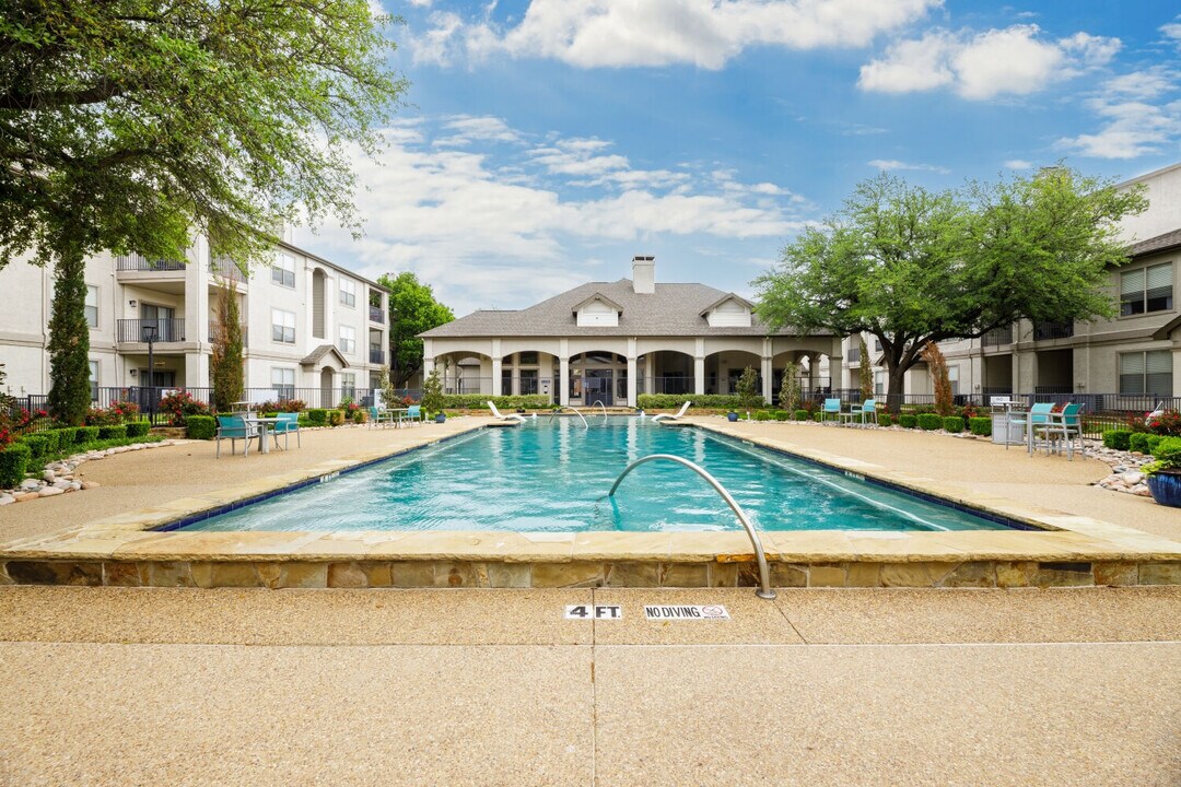 Lakes At Lewisville in Lewisville, TX - Foto de edificio