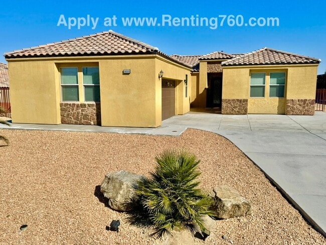 56815 29 Palms Hwy in Yucca Valley, CA - Building Photo - Building Photo