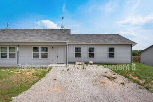 114 Nail Ct in Decatur, TX - Building Photo