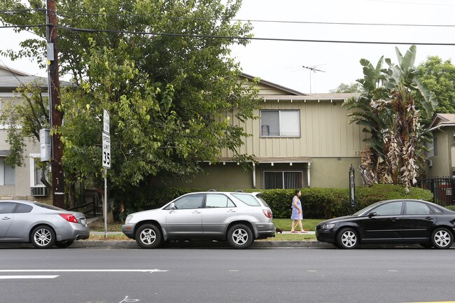 13449 Moorpark St in Sherman Oaks, CA - Building Photo - Building Photo