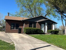308 Bonair St in Normal, IL - Building Photo