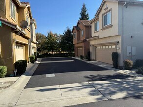 2735 MERCER in Fairfield, CA - Building Photo - Building Photo