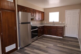 426 W Moyer Ave in Ridgecrest, CA - Building Photo