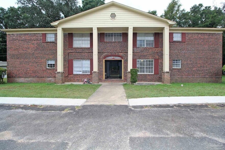 10151 Guidy Ln in Pensacola, FL - Foto de edificio