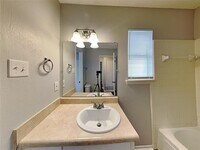 628 E Renfro St photo'