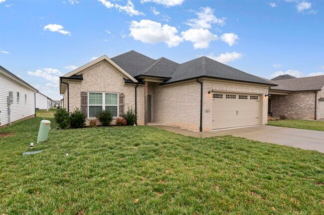 821 Poplar Log Dr in Bowling Green, KY - Building Photo - Building Photo