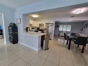 6930 SW 12th St in Pembroke Pines, FL - Building Photo - Building Photo