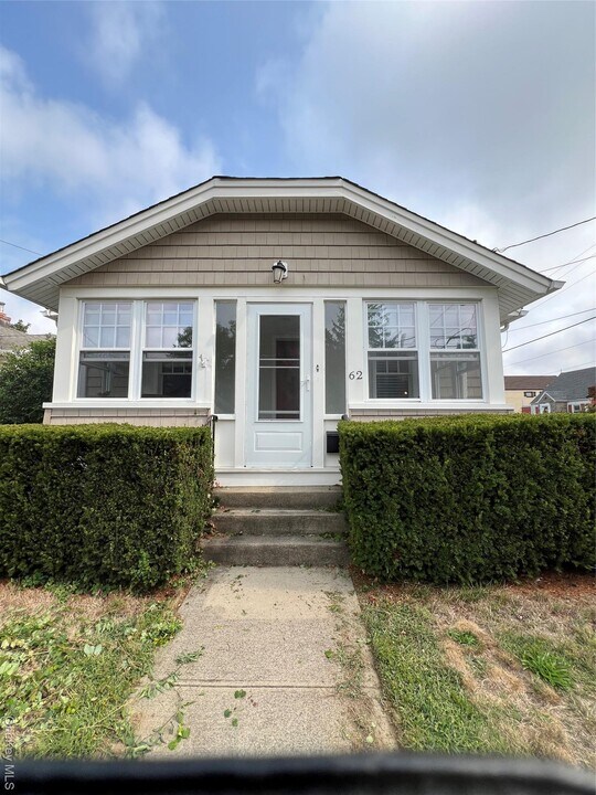 62 Scarcliffe Dr in Malverne, NY - Building Photo