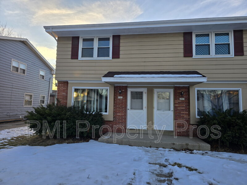 6901 N 42nd St in Milwaukee, WI - Building Photo
